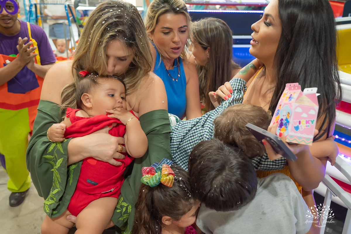 
Vicky – 1 ano – Primeiro Aninho – Juliana Lamas – Arthur Bender - Maria - - Festa Infantil – Fotografia de Família - Fotos de Aniversário – Casa de Alice - Festa de Criança - Pelotas - Antonio Rocha Fotografias – Bolo Fofo
