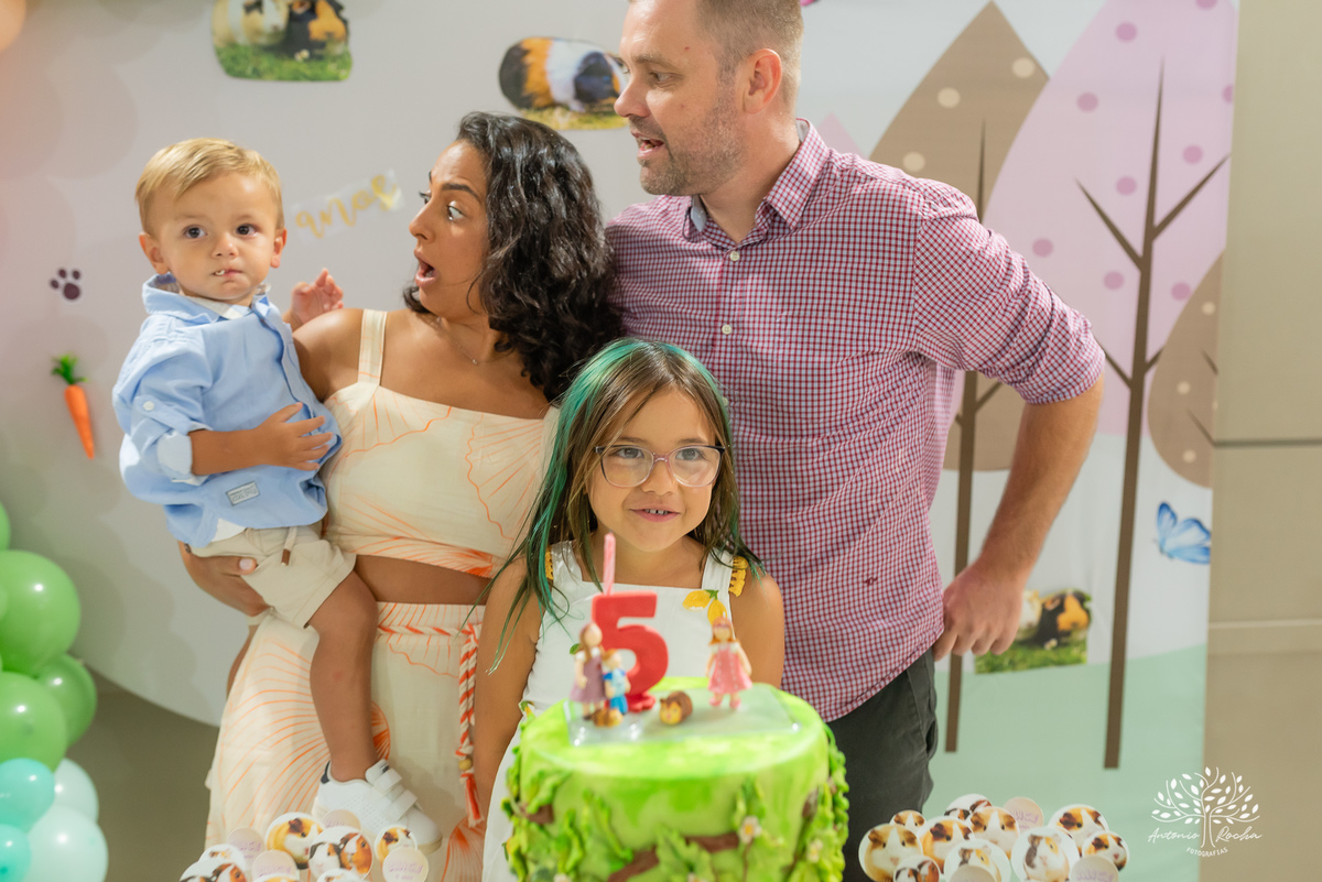 Alice – 5 anos - Festa Infantil – Festa de Criança – Festa de Família – fotografia – decoração de porquinho da índia – tio guigui – Fotos de Aniversário – baladinha infantil – chopp 35 - Antonio Rocha Fotografias - Pelotas