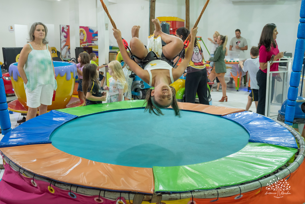 Alice – 5 anos - Festa Infantil – Festa de Criança – Festa de Família – fotografia – decoração de porquinho da índia – tio guigui – Fotos de Aniversário – baladinha infantil – chopp 35 - Antonio Rocha Fotografias - Pelotas