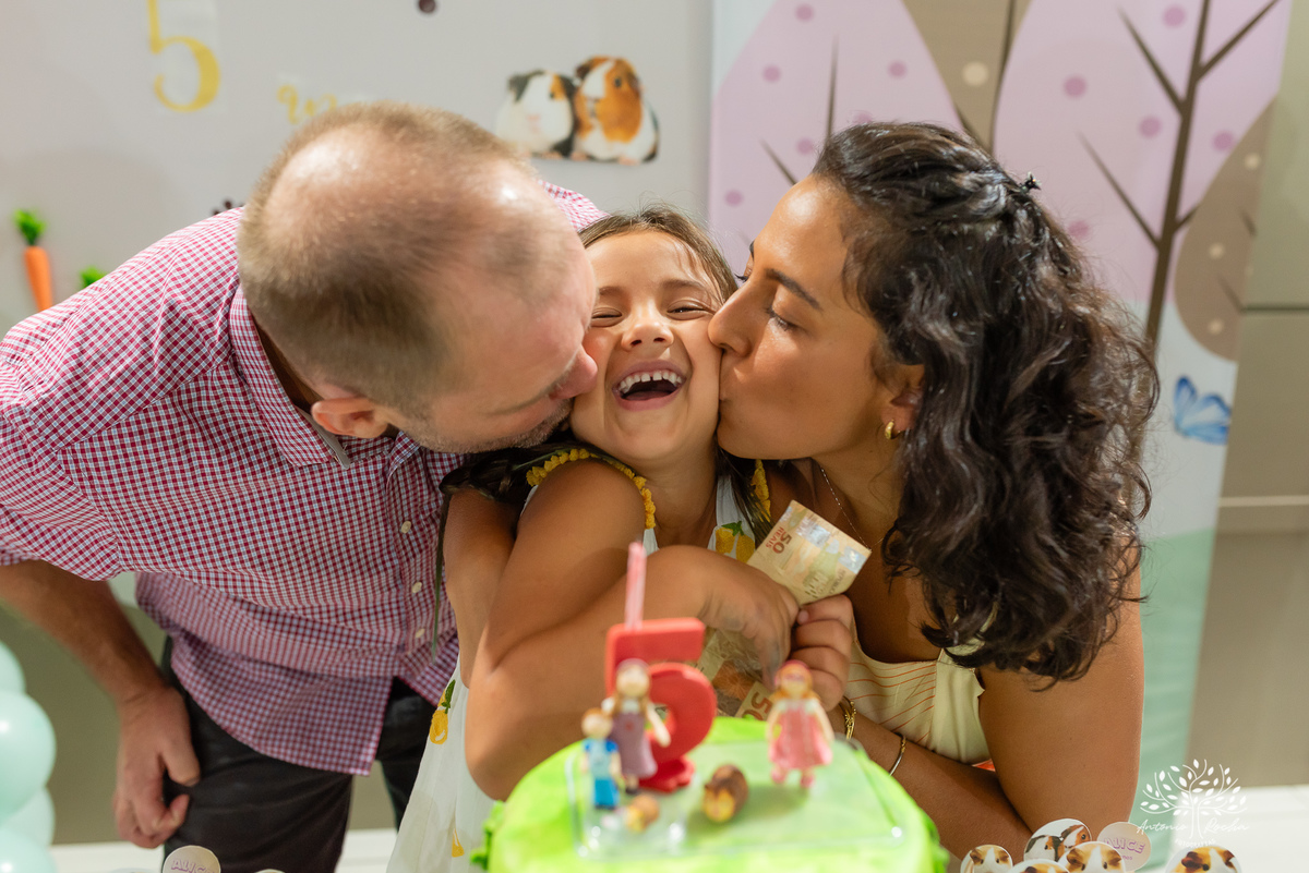 Alice – 5 anos - Festa Infantil – Festa de Criança – Festa de Família – fotografia – decoração de porquinho da índia – tio guigui – Fotos de Aniversário – baladinha infantil – chopp 35 - Antonio Rocha Fotografias - Pelotas