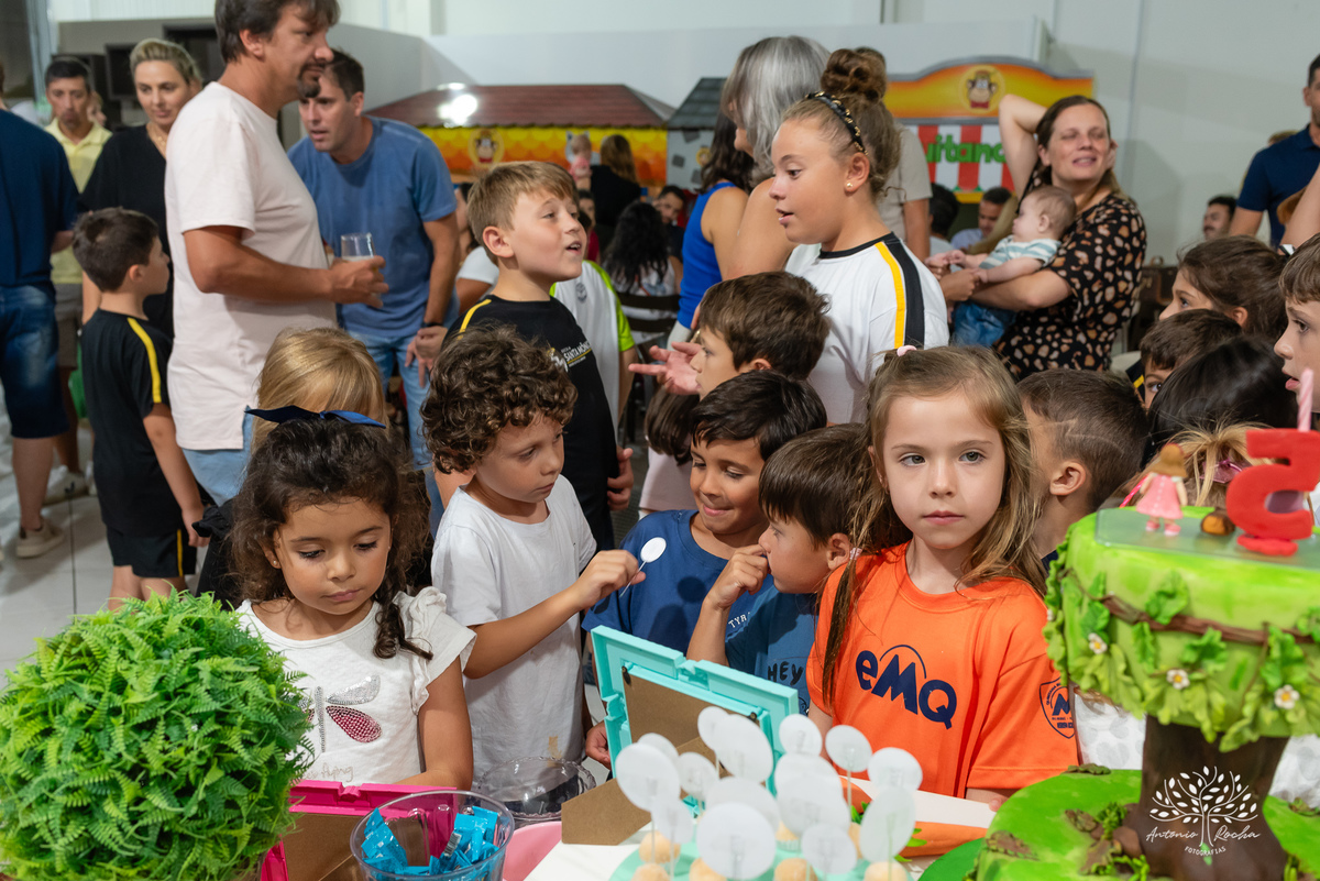 Alice – 5 anos - Festa Infantil – Festa de Criança – Festa de Família – fotografia – decoração de porquinho da índia – tio guigui – Fotos de Aniversário – baladinha infantil – chopp 35 - Antonio Rocha Fotografias - Pelotas