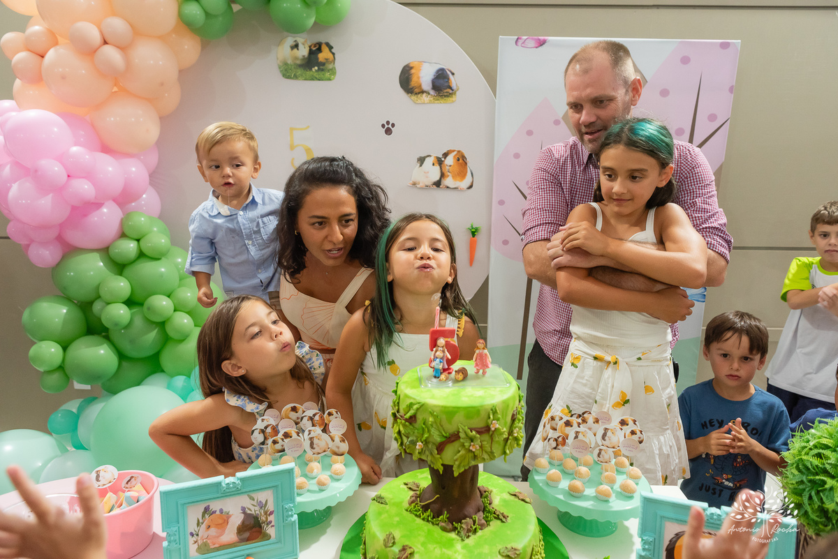Alice – 5 anos - Festa Infantil – Festa de Criança – Festa de Família – fotografia – decoração de porquinho da índia – tio guigui – Fotos de Aniversário – baladinha infantil – chopp 35 - Antonio Rocha Fotografias - Pelotas