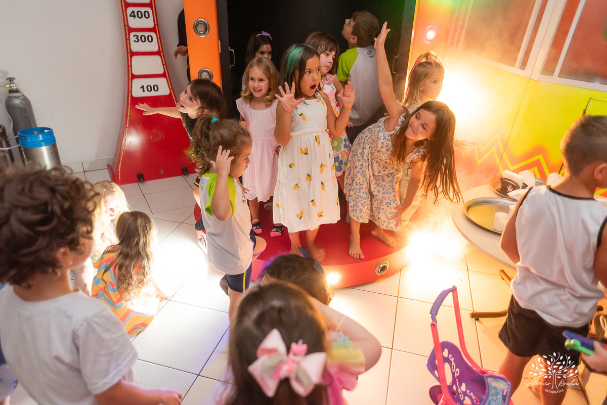 Alice – 5 anos - Festa Infantil – Festa de Criança – Festa de Família – fotografia – decoração de porquinho da índia – tio guigui – Fotos de Aniversário – baladinha infantil – chopp 35 - Antonio Rocha Fotografias - Pelotas