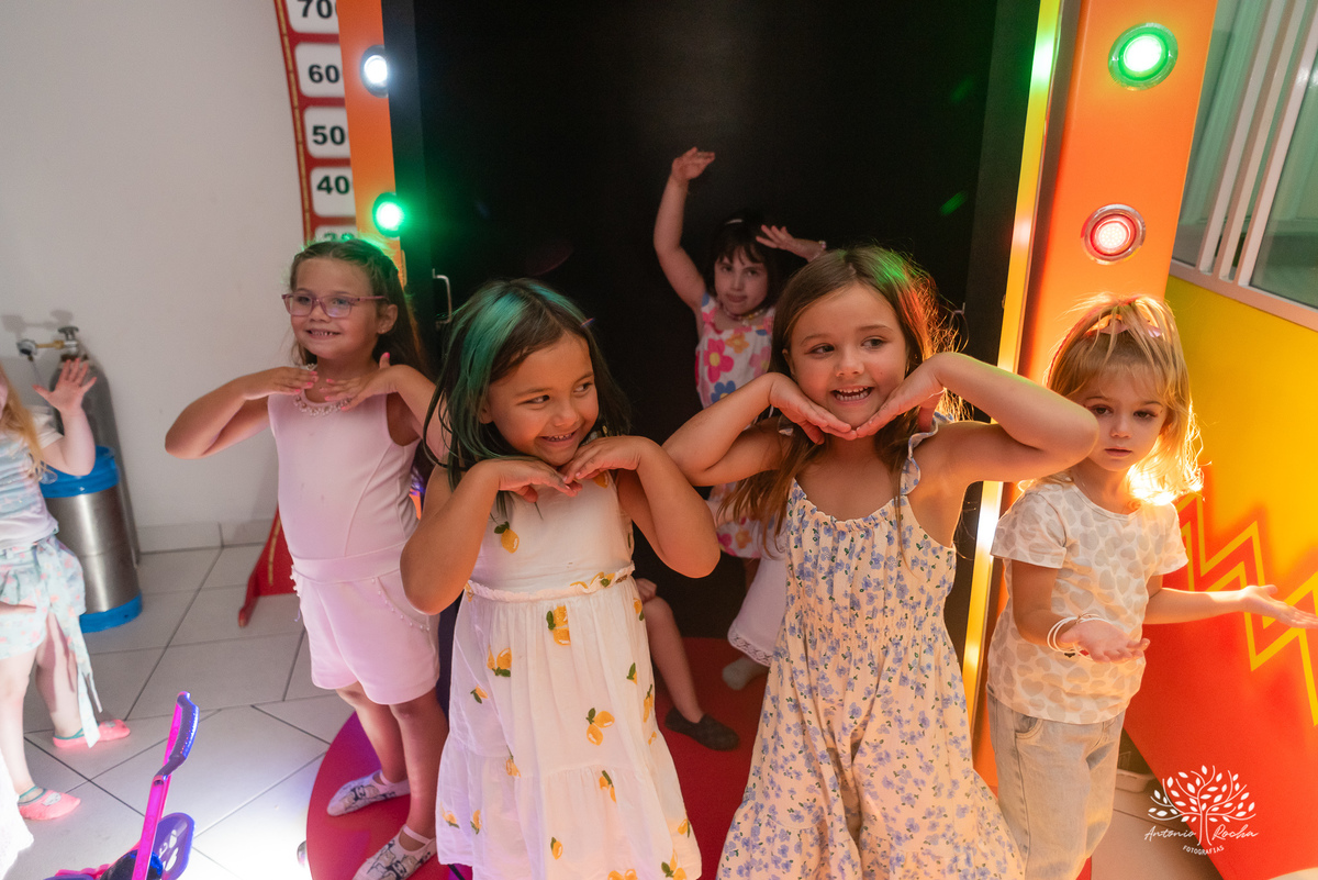 Alice – 5 anos - Festa Infantil – Festa de Criança – Festa de Família – fotografia – decoração de porquinho da índia – tio guigui – Fotos de Aniversário – baladinha infantil – chopp 35 - Antonio Rocha Fotografias - Pelotas