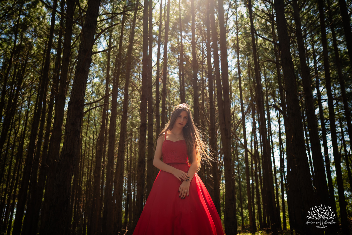 Thay – Thai – Thailyse – 15 anos -  Quinze Anos – Las Acácias –Vestido Vermelho – Holz – Ensaio externo – Ensaio de 15 anos – Não vou fazer festa  - Pelotas - Antonio Rocha Fotografias