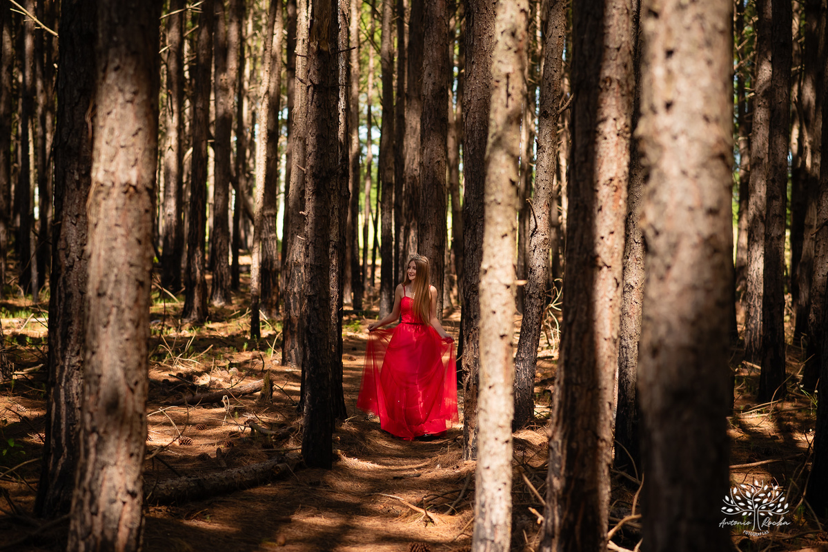 Thay – Thai – Thailyse – 15 anos -  Quinze Anos – Las Acácias –Vestido Vermelho – Holz – Ensaio externo – Ensaio de 15 anos – Não vou fazer festa  - Pelotas - Antonio Rocha Fotografias