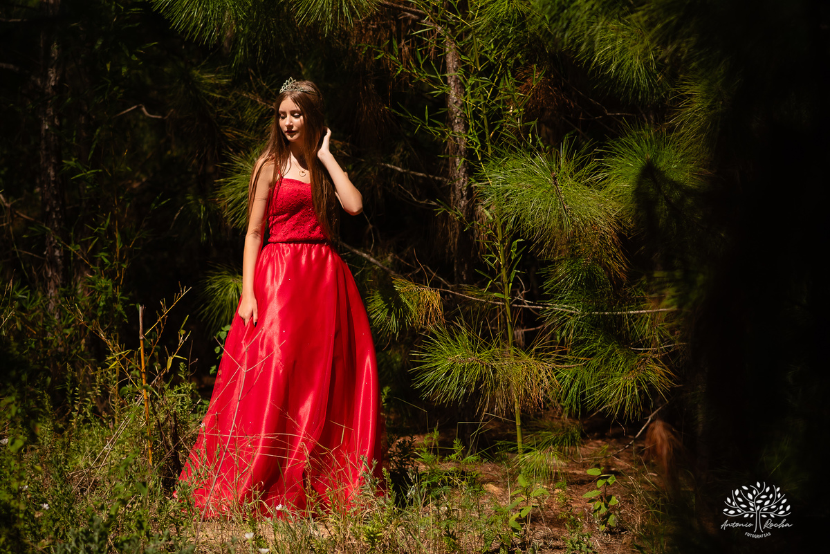 Thay – Thai – Thailyse – 15 anos -  Quinze Anos – Las Acácias –Vestido Vermelho – Holz – Ensaio externo – Ensaio de 15 anos – Não vou fazer festa  - Pelotas - Antonio Rocha Fotografias