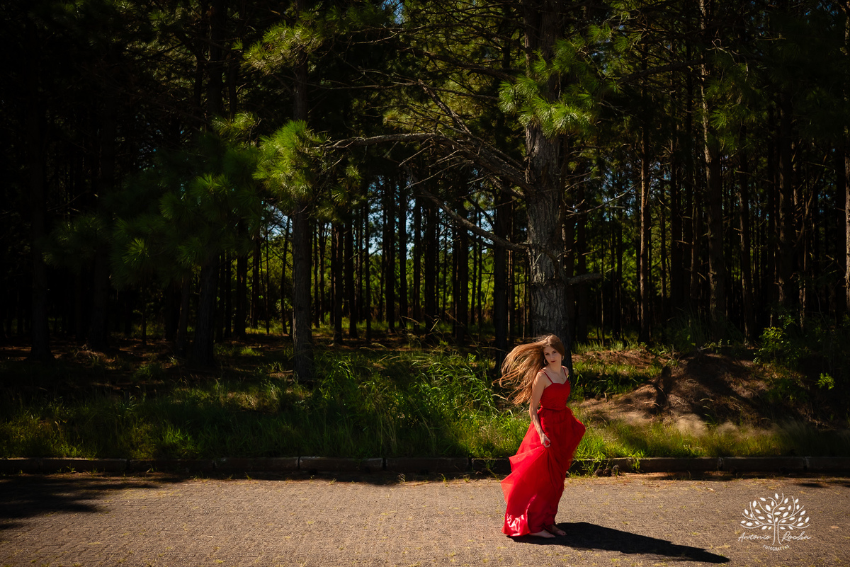 Thay – Thai – Thailyse – 15 anos -  Quinze Anos – Las Acácias –Vestido Vermelho – Holz – Ensaio externo – Ensaio de 15 anos – Não vou fazer festa  - Pelotas - Antonio Rocha Fotografias