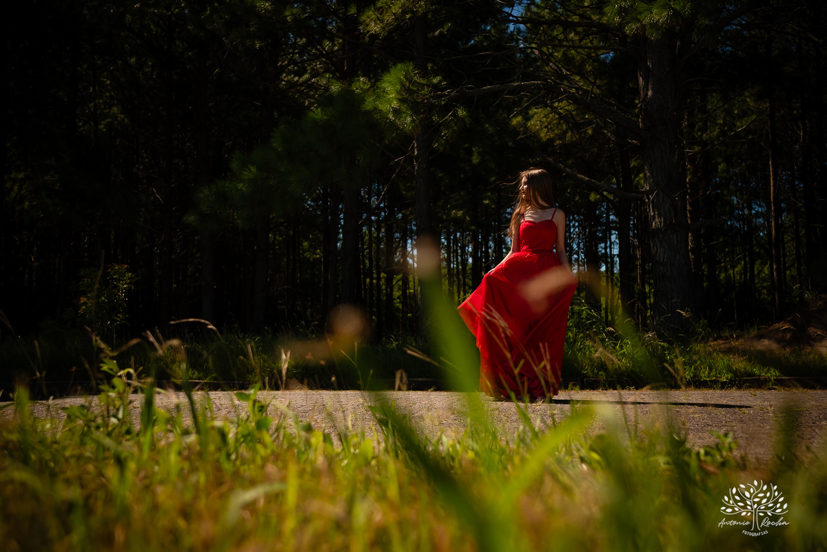 Thay – Thai – Thailyse – 15 anos -  Quinze Anos – Las Acácias –Vestido Vermelho – Holz – Ensaio externo – Ensaio de 15 anos – Não vou fazer festa  - Pelotas - Antonio Rocha Fotografias