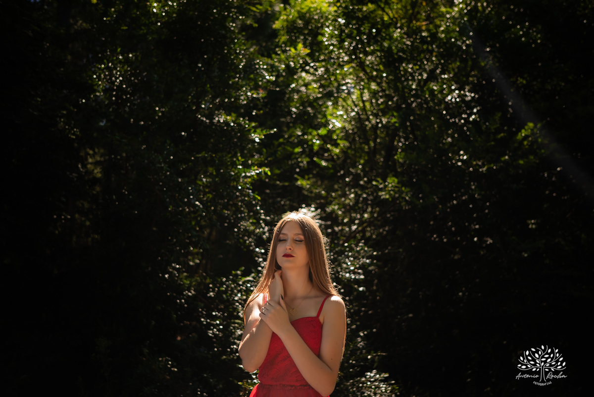 Thay – Thai – Thailyse – 15 anos -  Quinze Anos – Las Acácias –Vestido Vermelho – Holz – Ensaio externo – Ensaio de 15 anos – Não vou fazer festa  - Pelotas - Antonio Rocha Fotografias