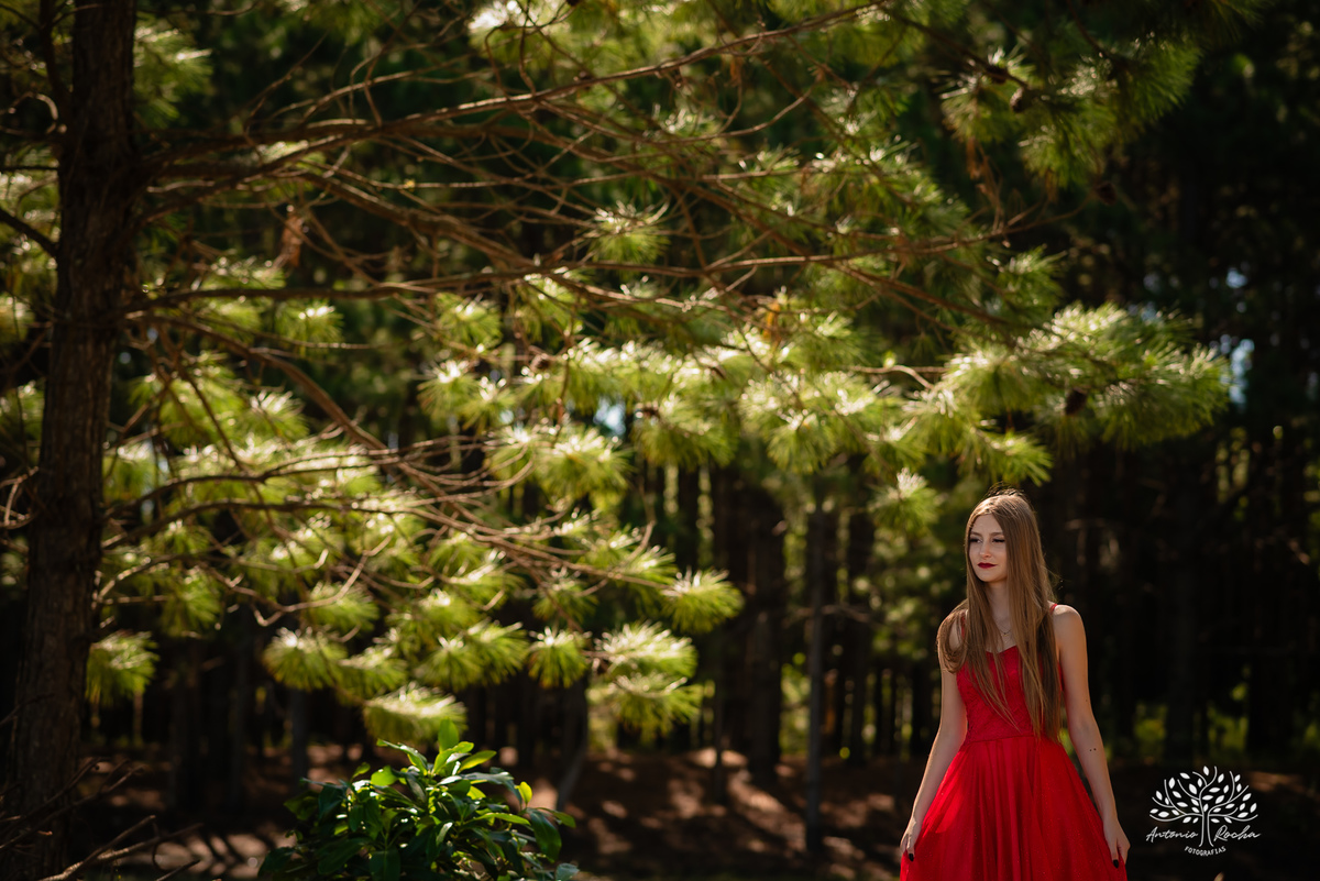 Thay – Thai – Thailyse – 15 anos -  Quinze Anos – Las Acácias –Vestido Vermelho – Holz – Ensaio externo – Ensaio de 15 anos – Não vou fazer festa  - Pelotas - Antonio Rocha Fotografias