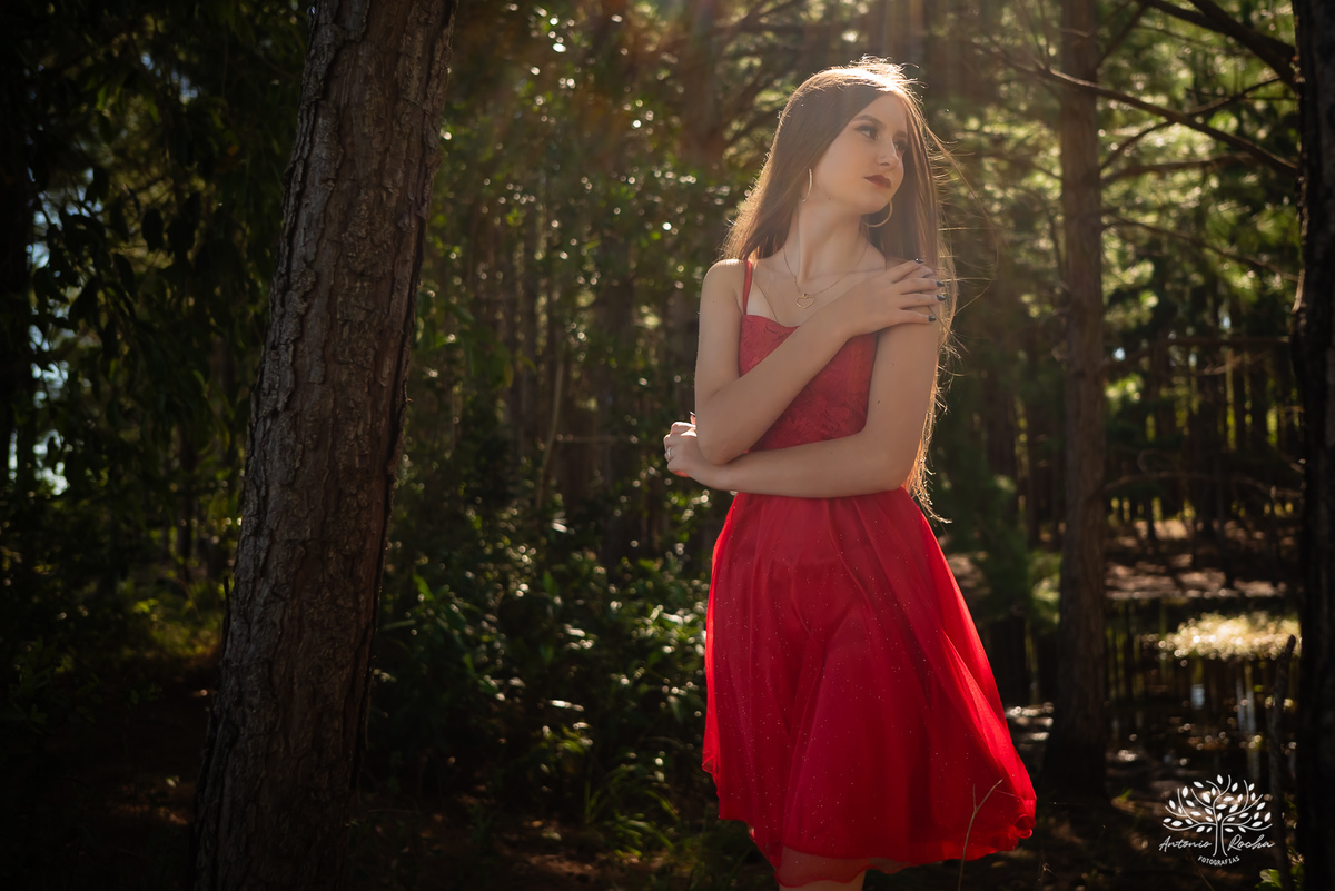 Thay – Thai – Thailyse – 15 anos -  Quinze Anos – Las Acácias –Vestido Vermelho – Holz – Ensaio externo – Ensaio de 15 anos – Não vou fazer festa  - Pelotas - Antonio Rocha Fotografias