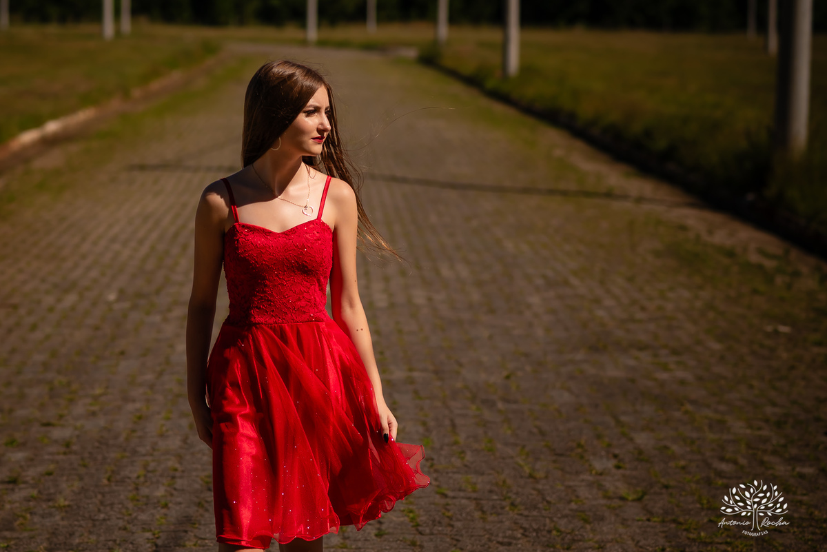 Thay – Thai – Thailyse – 15 anos -  Quinze Anos – Las Acácias –Vestido Vermelho – Holz – Ensaio externo – Ensaio de 15 anos – Não vou fazer festa  - Pelotas - Antonio Rocha Fotografias