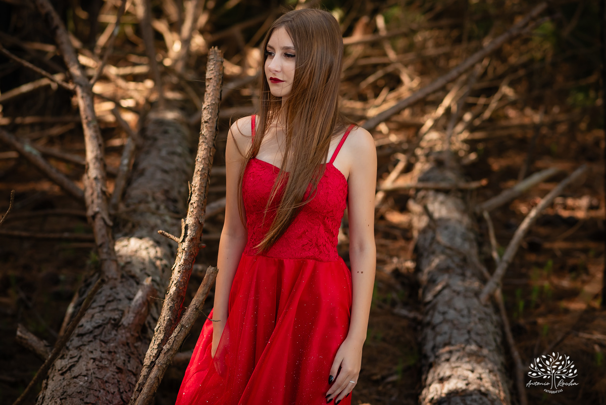 Thay – Thai – Thailyse – 15 anos -  Quinze Anos – Las Acácias –Vestido Vermelho – Holz – Ensaio externo – Ensaio de 15 anos – Não vou fazer festa  - Pelotas - Antonio Rocha Fotografias