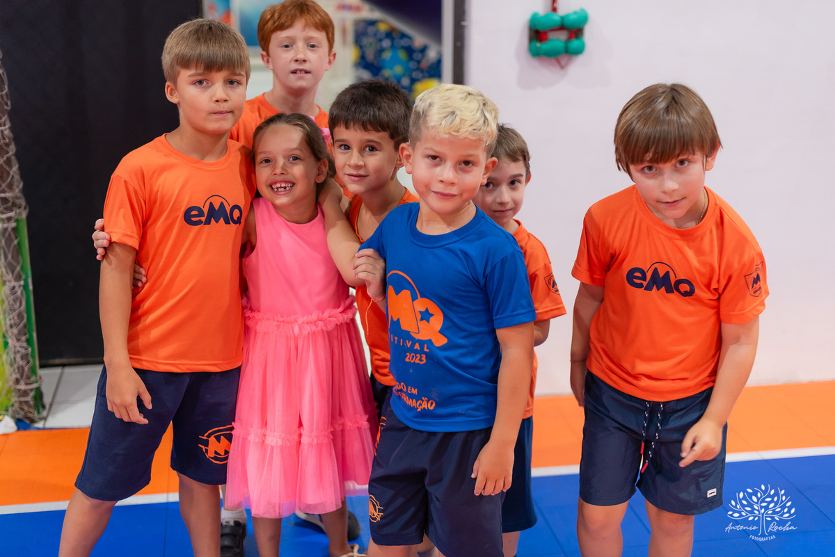 Sofia – Sara - Renata Zanella Patella – Andre – 6 anos – Arte e Riso – hora do parabéns – assoprar a velinha - Festa Infantil – Trolls – Pintura de rosto – irmãs – antonio rocha fotografias - pelotas