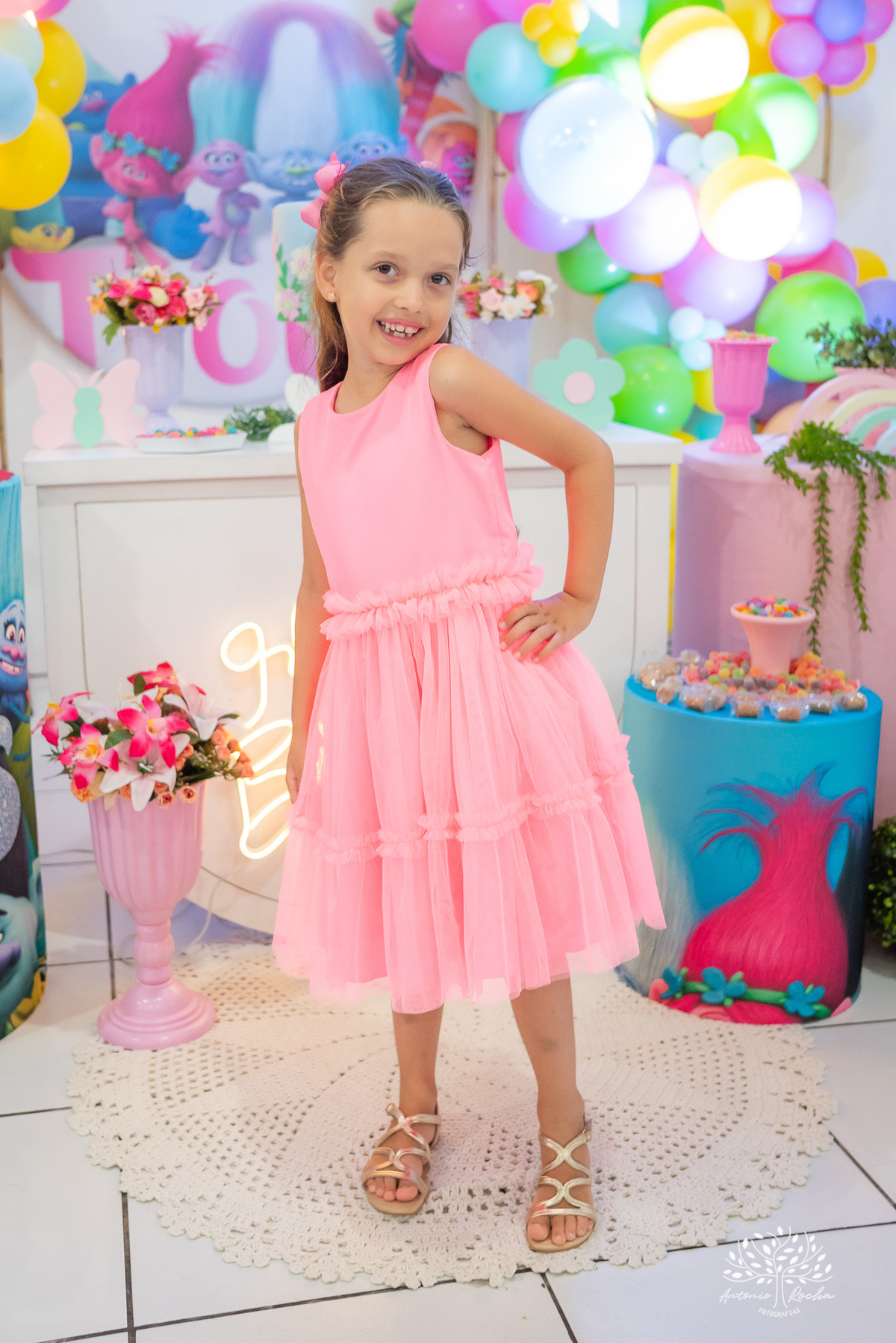 Sofia – Sara - Renata Zanella Patella – Andre – 6 anos – Arte e Riso – hora do parabéns – assoprar a velinha - Festa Infantil – Trolls – Pintura de rosto – irmãs – antonio rocha fotografias - pelotas