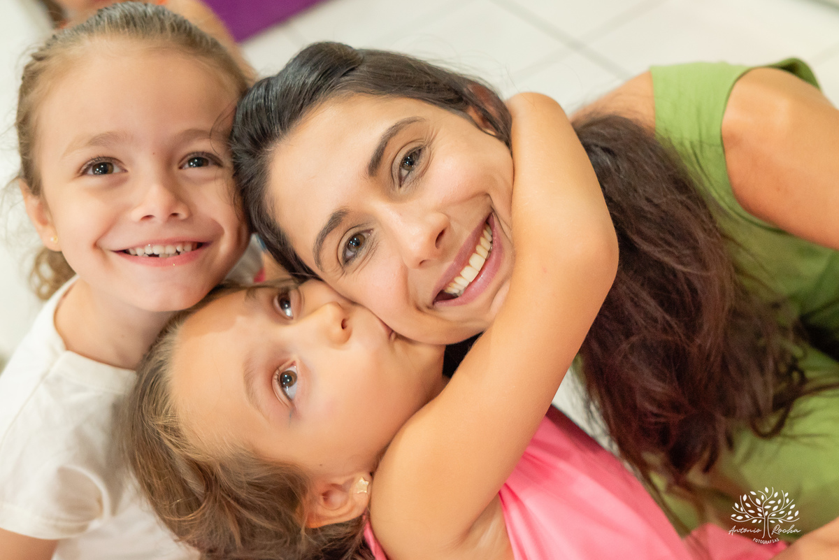 Sofia – Sara - Renata Zanella Patella – Andre – 6 anos – Arte e Riso – hora do parabéns – assoprar a velinha - Festa Infantil – Trolls – Pintura de rosto – irmãs – antonio rocha fotografias - pelotas