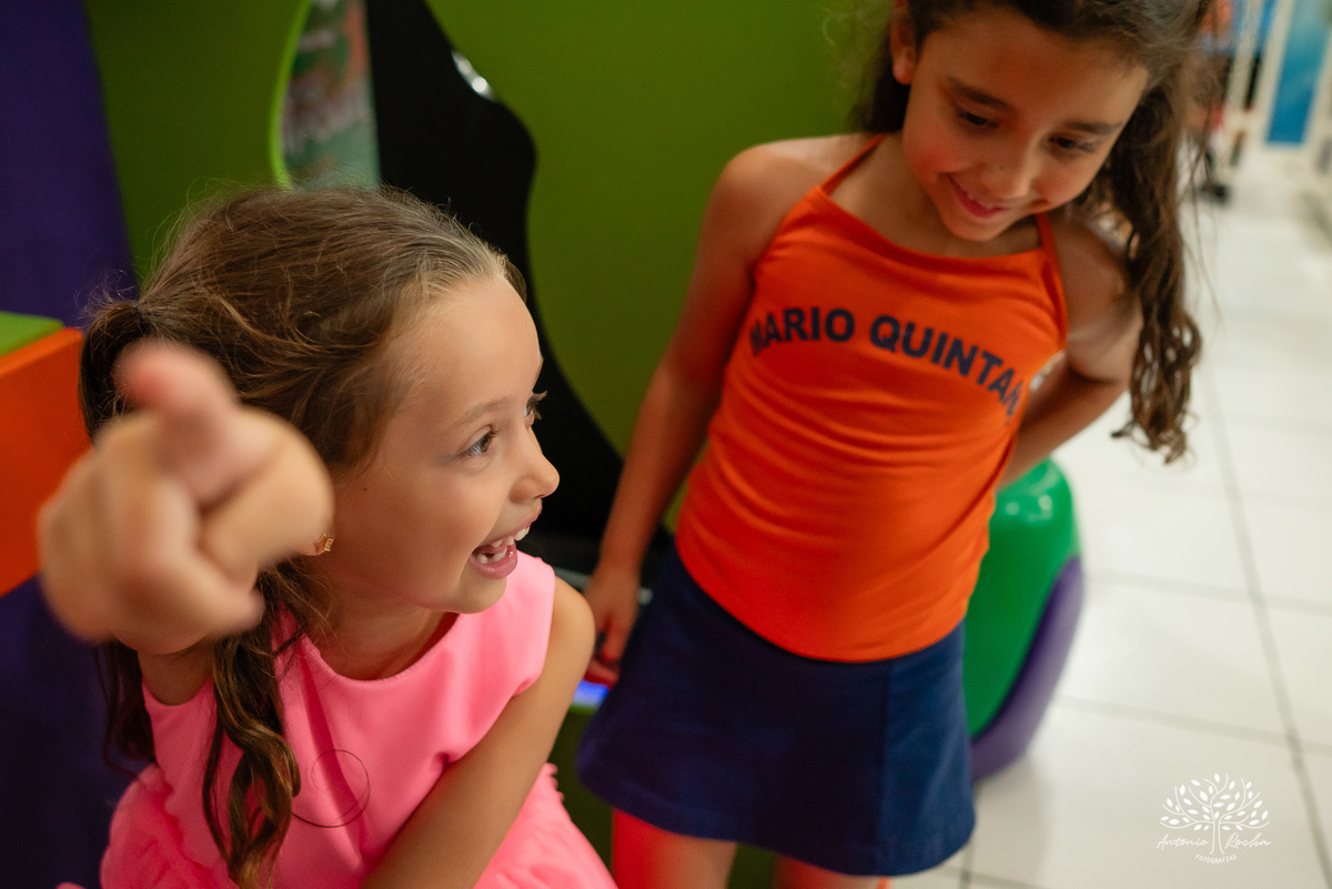 Sofia – Sara - Renata Zanella Patella – Andre – 6 anos – Arte e Riso – hora do parabéns – assoprar a velinha - Festa Infantil – Trolls – Pintura de rosto – irmãs – antonio rocha fotografias - pelotas