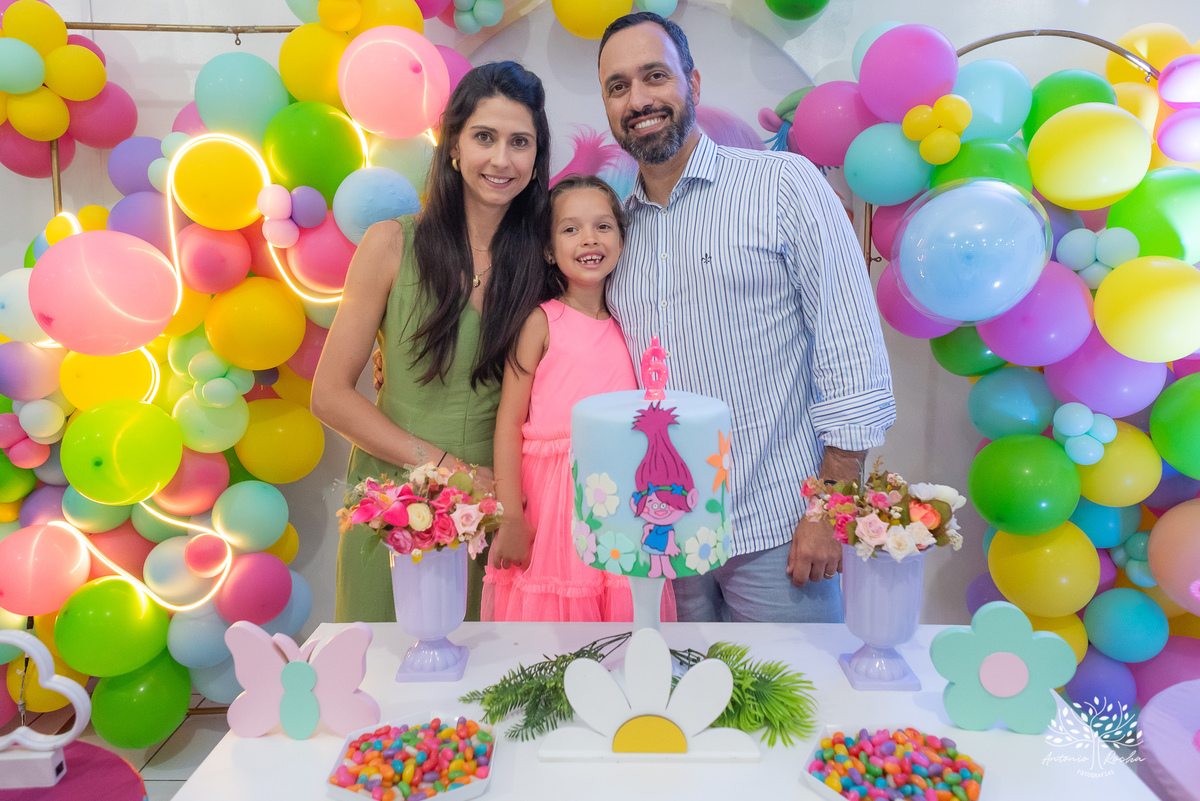 Sofia – Sara - Renata Zanella Patella – Andre – 6 anos – Arte e Riso – hora do parabéns – assoprar a velinha - Festa Infantil – Trolls – Pintura de rosto – irmãs – antonio rocha fotografias - pelotas