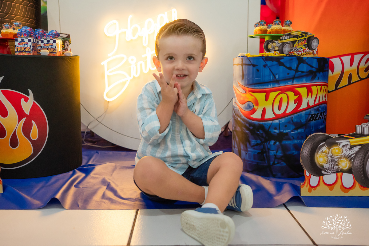 Benício – 3 anos – três anos - hot wheels – Arte e Riso – Hora de corta o bolo – Assoprar as velinhas – pelúcia móvel – balão surpresa – doces – Antonio Rocha Fotografias - Pelotas