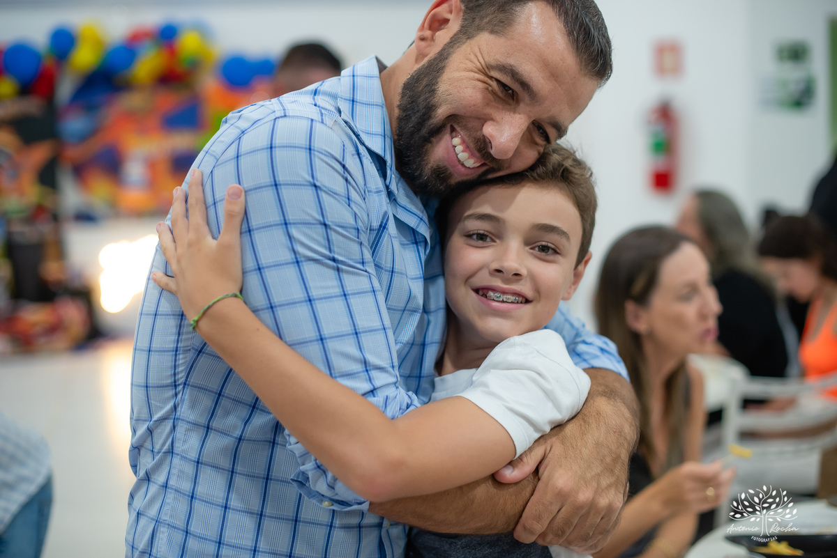 Benício – 3 anos – três anos - hot wheels – Arte e Riso – Hora de corta o bolo – Assoprar as velinhas – pelúcia móvel – balão surpresa – doces – Antonio Rocha Fotografias - Pelotas
