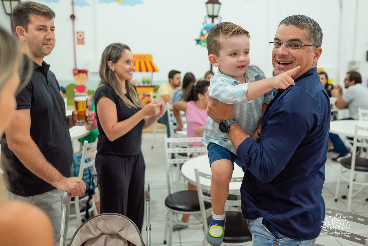 Benício – 3 anos – três anos - hot wheels – Arte e Riso – Hora de corta o bolo – Assoprar as velinhas – pelúcia móvel – balão surpresa – doces – Antonio Rocha Fotografias - Pelotas