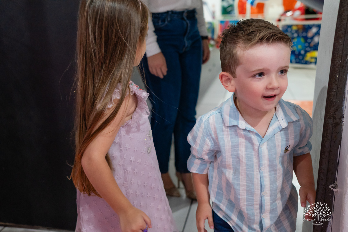 Benício – 3 anos – três anos - hot wheels – Arte e Riso – Hora de corta o bolo – Assoprar as velinhas – pelúcia móvel – balão surpresa – doces – Antonio Rocha Fotografias - Pelotas