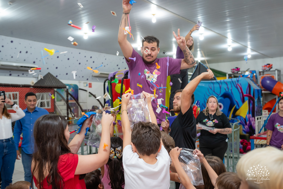 Benício – 3 anos – três anos - hot wheels – Arte e Riso – Hora de corta o bolo – Assoprar as velinhas – pelúcia móvel – balão surpresa – doces – Antonio Rocha Fotografias - PelotasBenício – 3 anos – três anos - hot wheels – Arte e Riso – Hora de corta o b