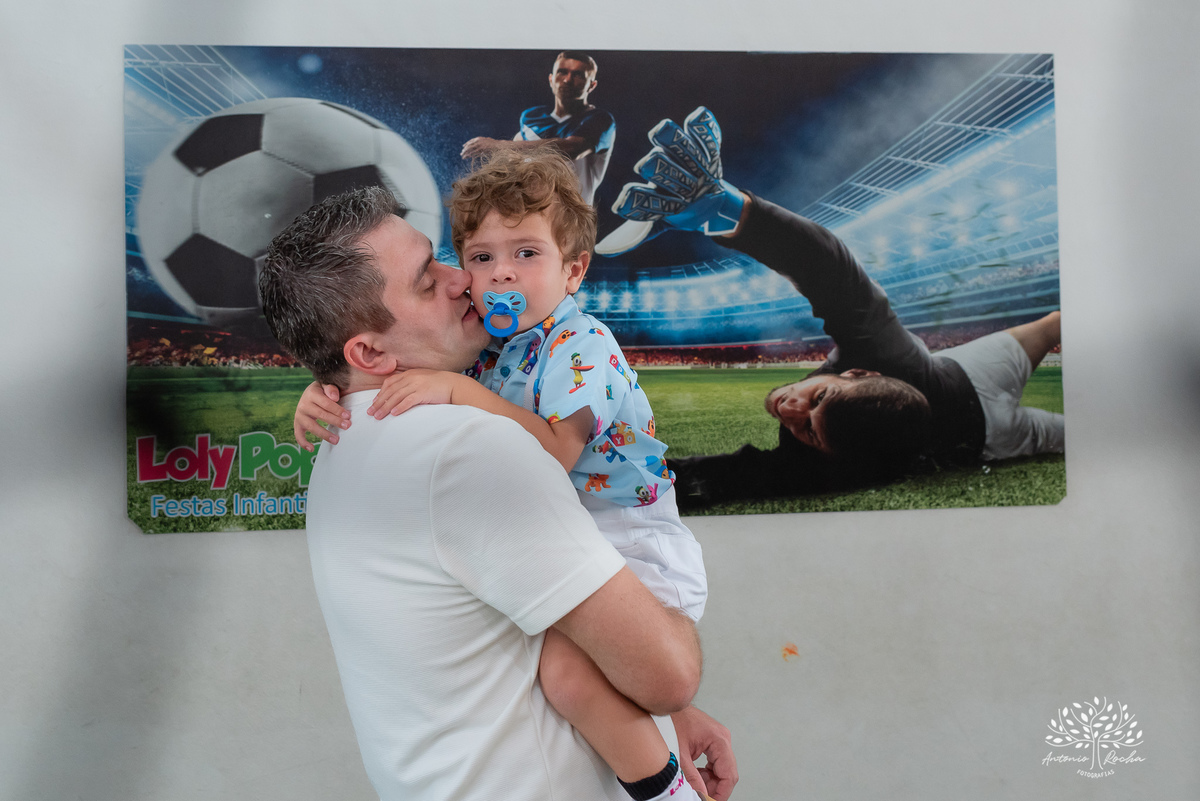 Noah - festa de aniversário - 3 anos - Arthur – Suelen – Regis – família – amigos –Pelotas - decoração do bolo fofo – danças – brincadeiras – pelúcias – alegria – tobogã – memórias – sorrisos - abraços – felicidade – lolypop– Antonio Rocha Fotografias