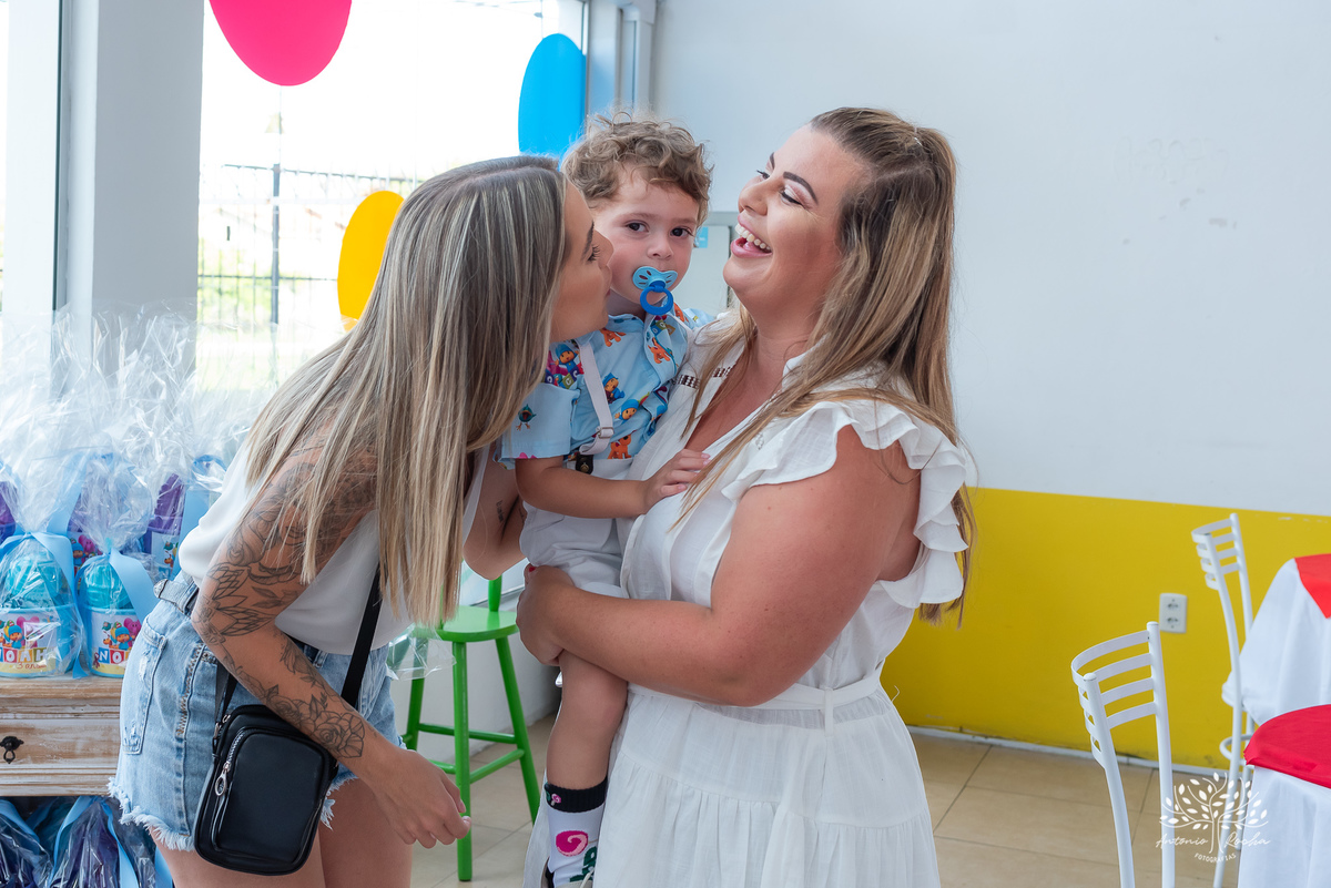 Noah - festa de aniversário - 3 anos - Arthur – Suelen – Regis – família – amigos –Pelotas - decoração do bolo fofo – danças – brincadeiras – pelúcias – alegria – tobogã – memórias – sorrisos - abraços – felicidade – lolypop– Antonio Rocha Fotografias