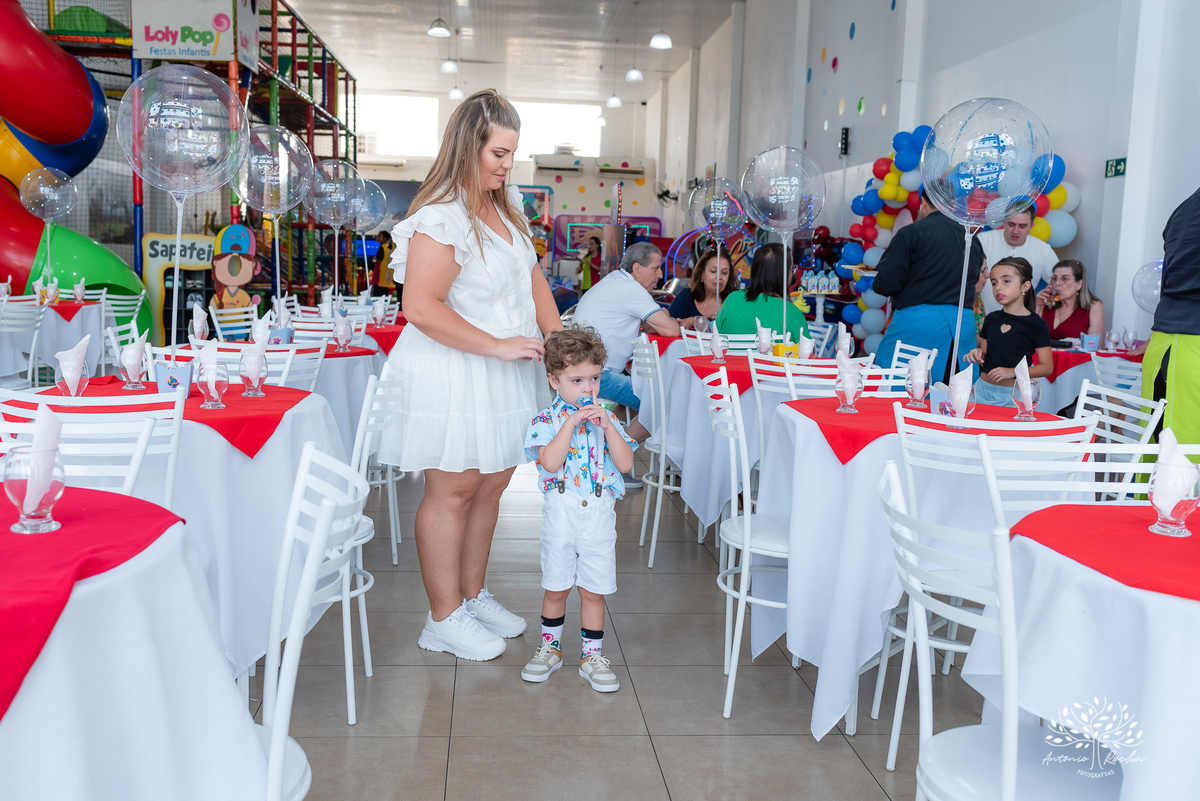 Noah - festa de aniversário - 3 anos - Arthur – Suelen – Regis – família – amigos –Pelotas - decoração do bolo fofo – danças – brincadeiras – pelúcias – alegria – tobogã – memórias – sorrisos - abraços – felicidade – lolypop– Antonio Rocha Fotografias