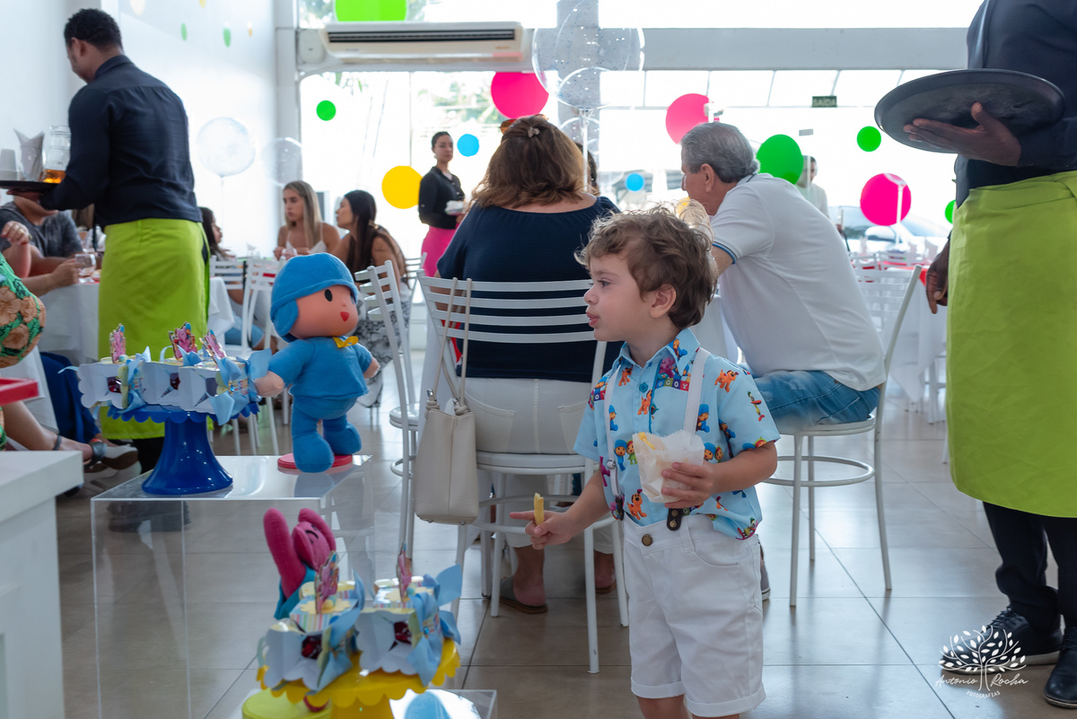Noah - festa de aniversário - 3 anos - Arthur – Suelen – Regis – família – amigos –Pelotas - decoração do bolo fofo – danças – brincadeiras – pelúcias – alegria – tobogã – memórias – sorrisos - abraços – felicidade – lolypop– Antonio Rocha Fotografias