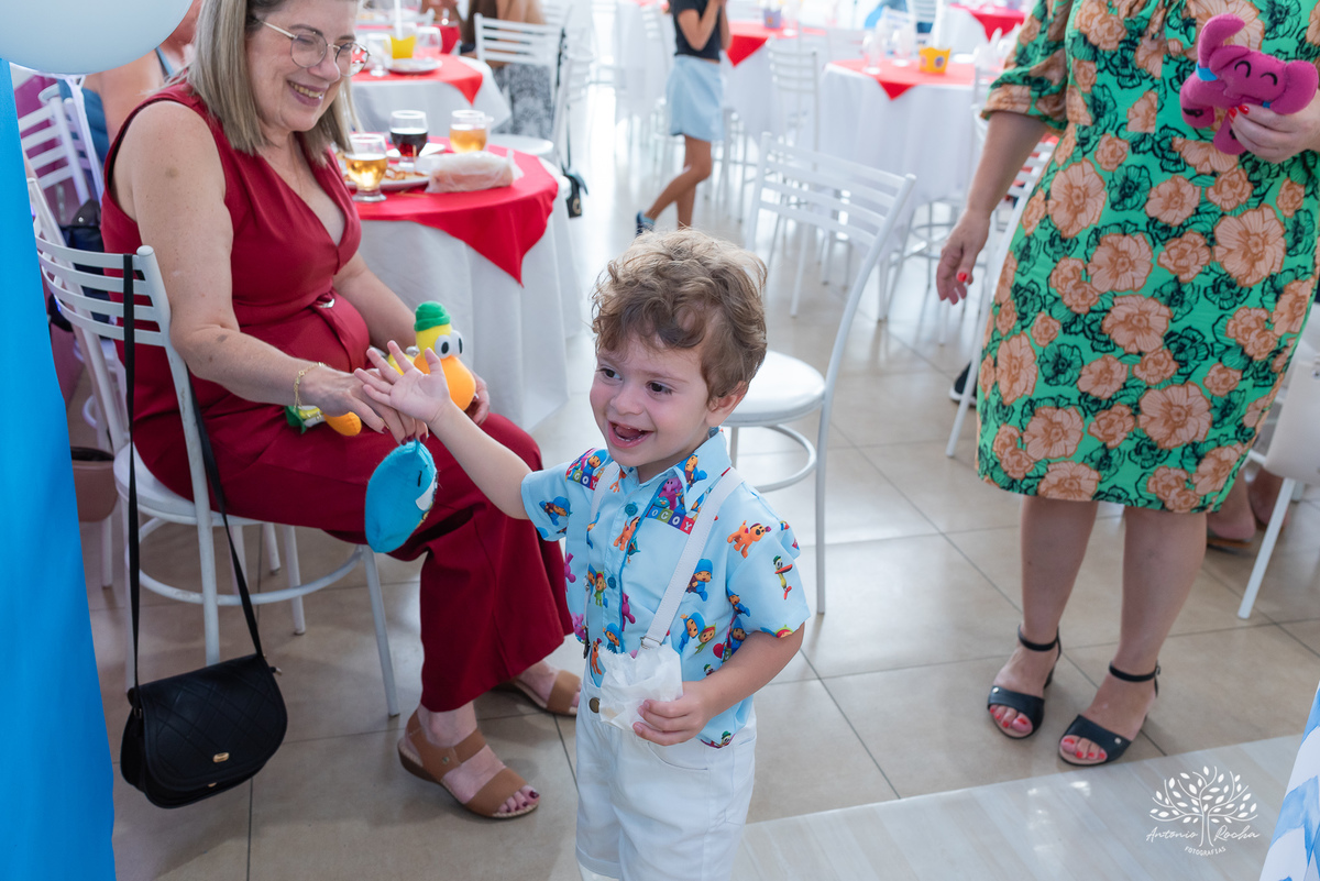 Noah - festa de aniversário - 3 anos - Arthur – Suelen – Regis – família – amigos –Pelotas - decoração do bolo fofo – danças – brincadeiras – pelúcias – alegria – tobogã – memórias – sorrisos - abraços – felicidade – lolypop– Antonio Rocha Fotografias