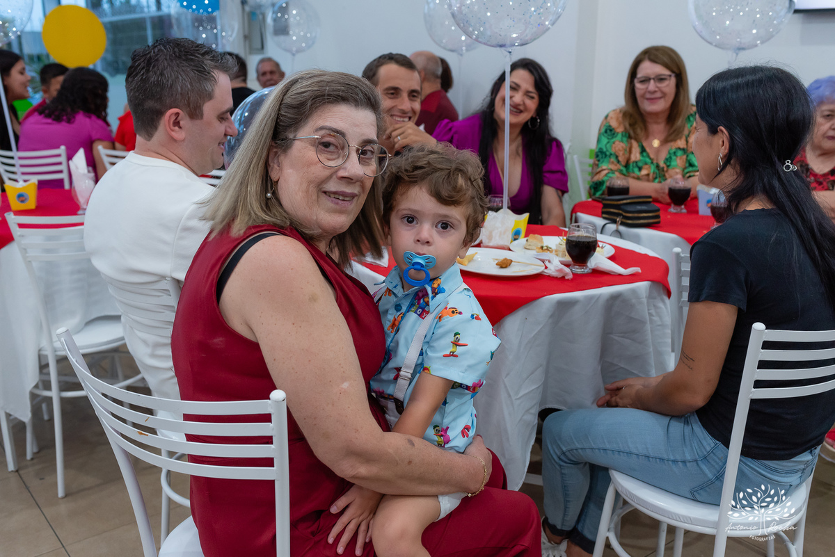 Noah - festa de aniversário - 3 anos - Arthur – Suelen – Regis – família – amigos –Pelotas - decoração do bolo fofo – danças – brincadeiras – pelúcias – alegria – tobogã – memórias – sorrisos - abraços – felicidade – lolypop– Antonio Rocha Fotografias