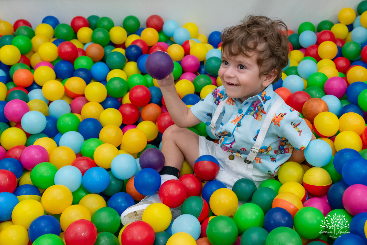 Noah - festa de aniversário - 3 anos - Arthur – Suelen – Regis – família – amigos –Pelotas - decoração do bolo fofo – danças – brincadeiras – pelúcias – alegria – tobogã – memórias – sorrisos - abraços – felicidade – lolypop– Antonio Rocha Fotografias