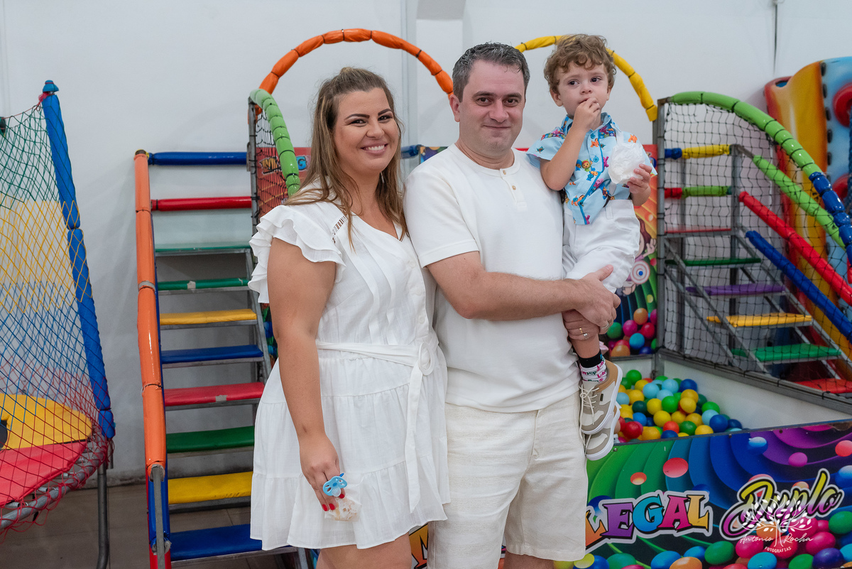 Noah - festa de aniversário - 3 anos - Arthur – Suelen – Regis – família – amigos –Pelotas - decoração do bolo fofo – danças – brincadeiras – pelúcias – alegria – tobogã – memórias – sorrisos - abraços – felicidade – lolypop– Antonio Rocha Fotografias