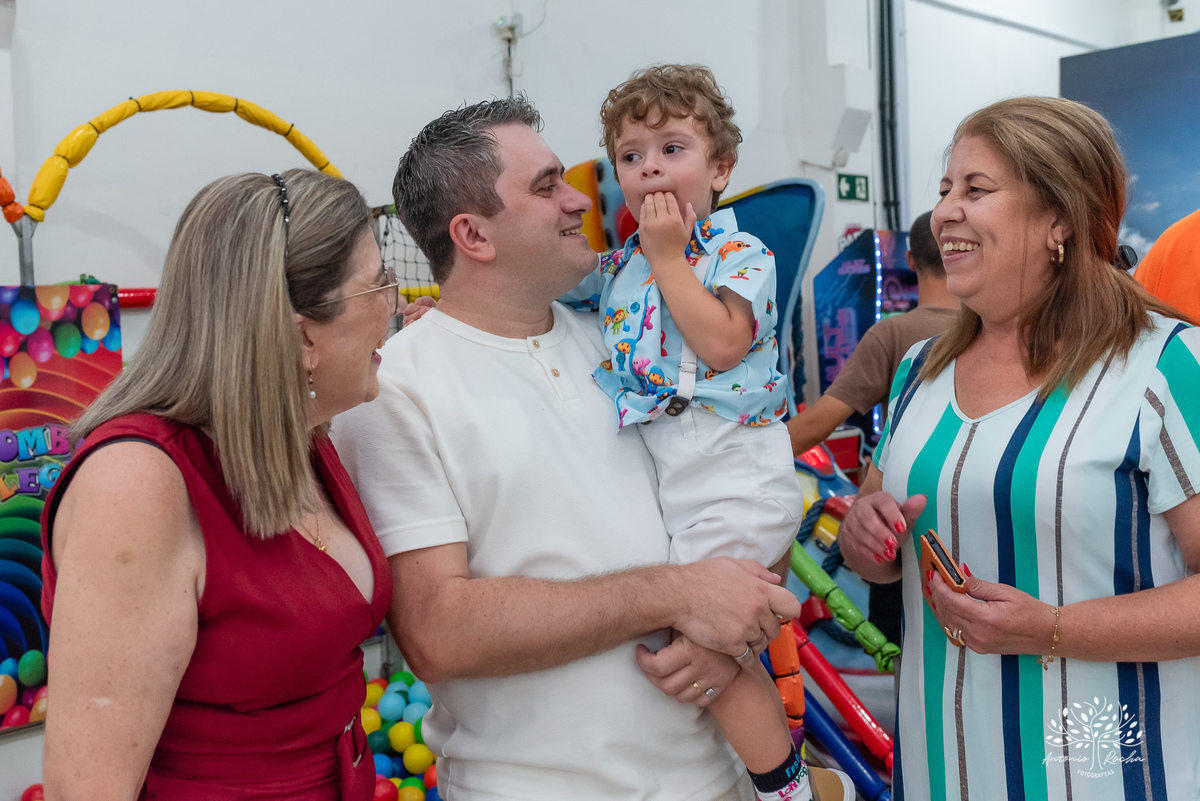 Noah - festa de aniversário - 3 anos - Arthur – Suelen – Regis – família – amigos –Pelotas - decoração do bolo fofo – danças – brincadeiras – pelúcias – alegria – tobogã – memórias – sorrisos - abraços – felicidade – lolypop– Antonio Rocha Fotografias