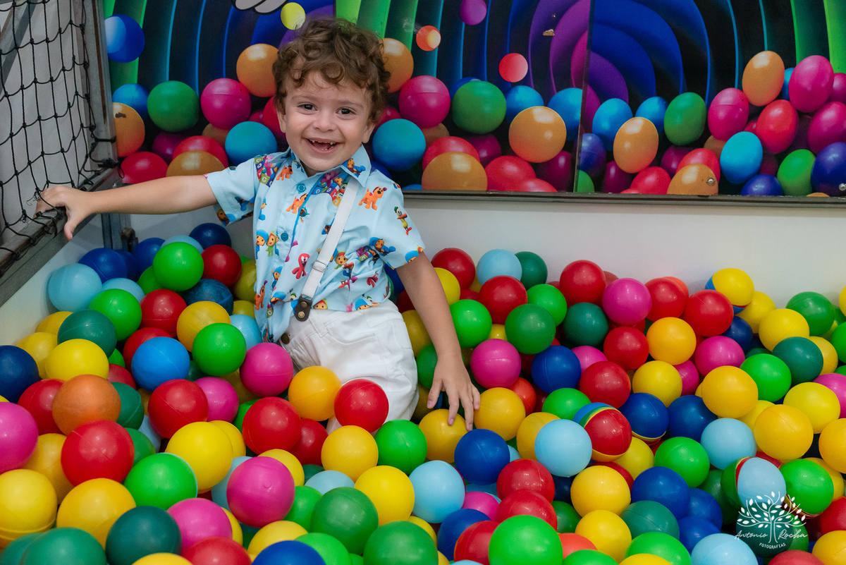 Noah - festa de aniversário - 3 anos - Arthur – Suelen – Regis – família – amigos –Pelotas - decoração do bolo fofo – danças – brincadeiras – pelúcias – alegria – tobogã – memórias – sorrisos - abraços – felicidade – lolypop– Antonio Rocha Fotografias