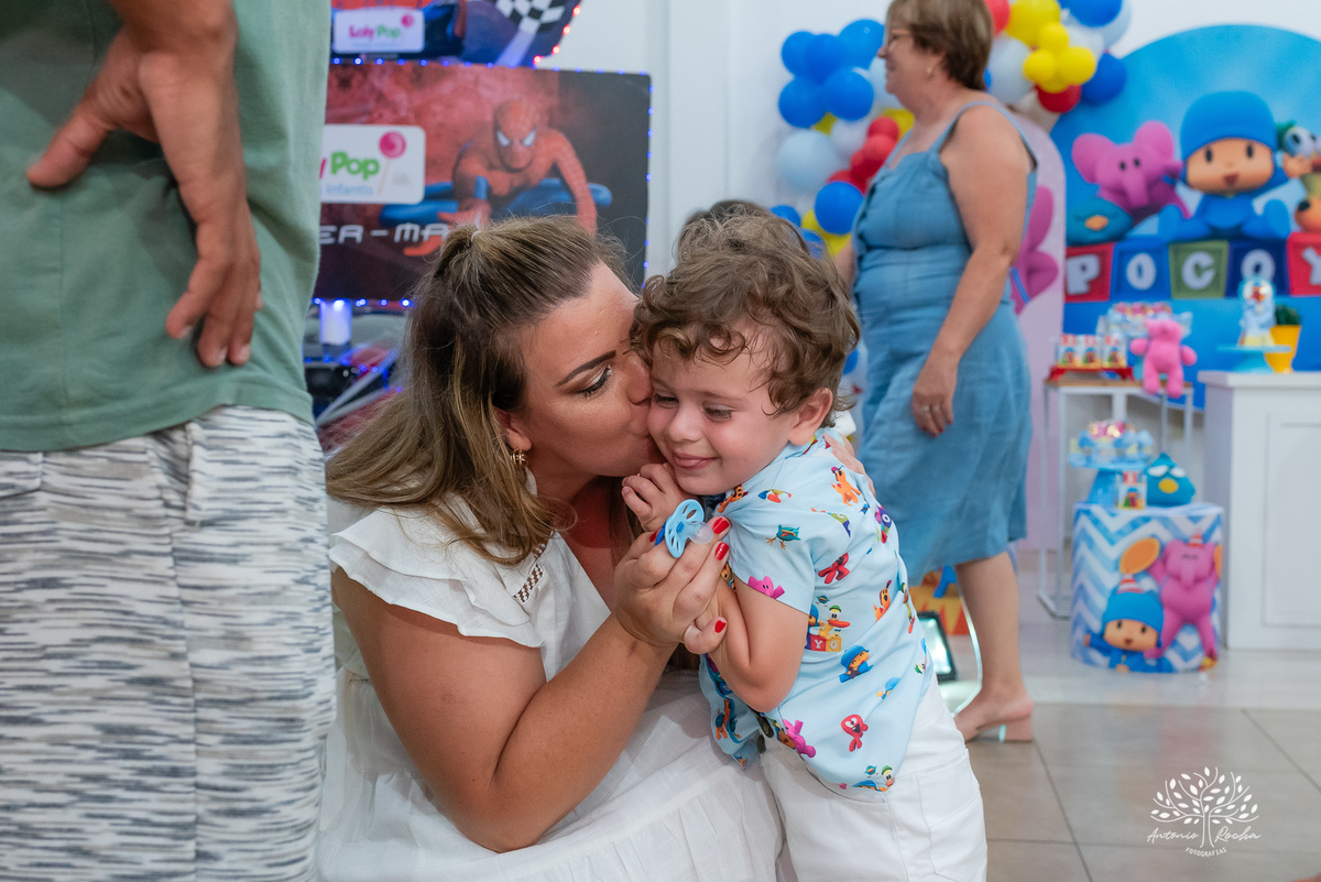 Noah - festa de aniversário - 3 anos - Arthur – Suelen – Regis – família – amigos –Pelotas - decoração do bolo fofo – danças – brincadeiras – pelúcias – alegria – tobogã – memórias – sorrisos - abraços – felicidade – lolypop– Antonio Rocha Fotografias
