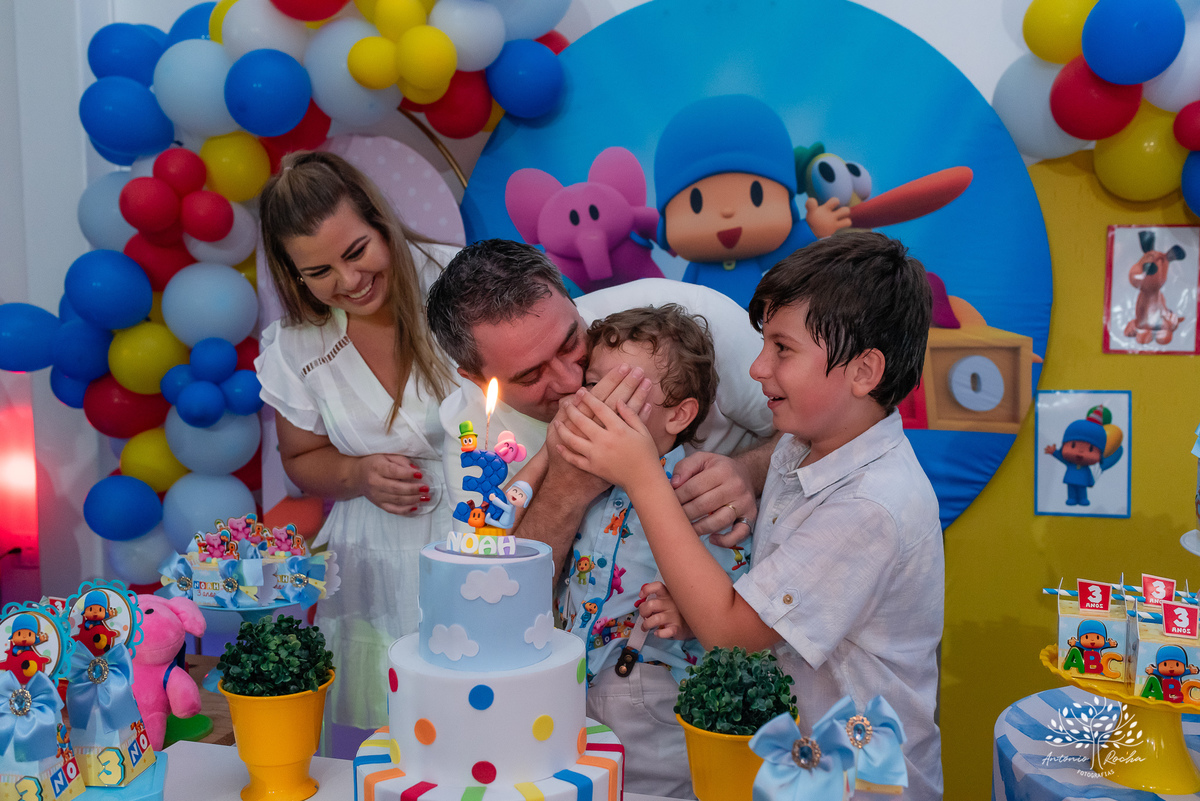 Noah - festa de aniversário - 3 anos - Arthur – Suelen – Regis – família – amigos –Pelotas - decoração do bolo fofo – danças – brincadeiras – pelúcias – alegria – tobogã – memórias – sorrisos - abraços – felicidade – lolypop– Antonio Rocha Fotografias
