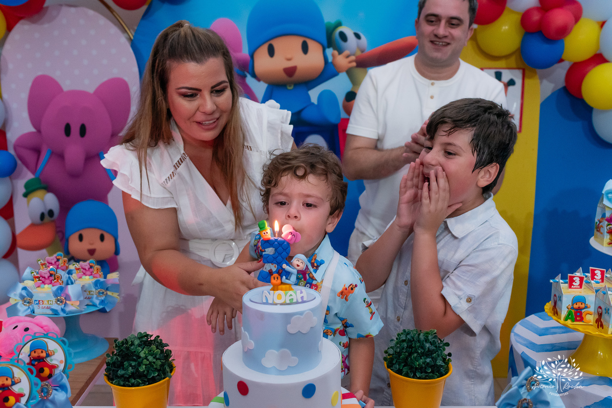 Noah - festa de aniversário - 3 anos - Arthur – Suelen – Regis – família – amigos –Pelotas - decoração do bolo fofo – danças – brincadeiras – pelúcias – alegria – tobogã – memórias – sorrisos - abraços – felicidade – lolypop– Antonio Rocha Fotografias