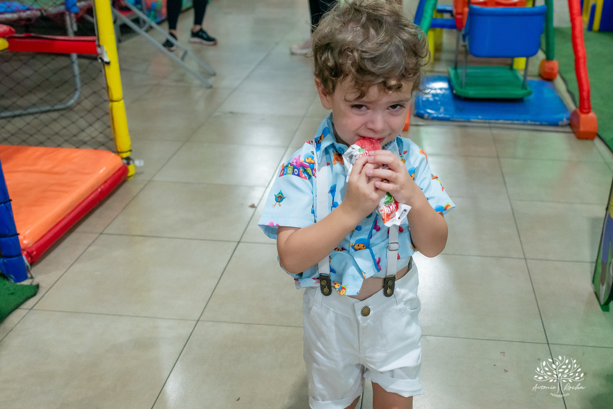 Noah - festa de aniversário - 3 anos - Arthur – Suelen – Regis – família – amigos –Pelotas - decoração do bolo fofo – danças – brincadeiras – pelúcias – alegria – tobogã – memórias – sorrisos - abraços – felicidade – lolypop– Antonio Rocha Fotografias