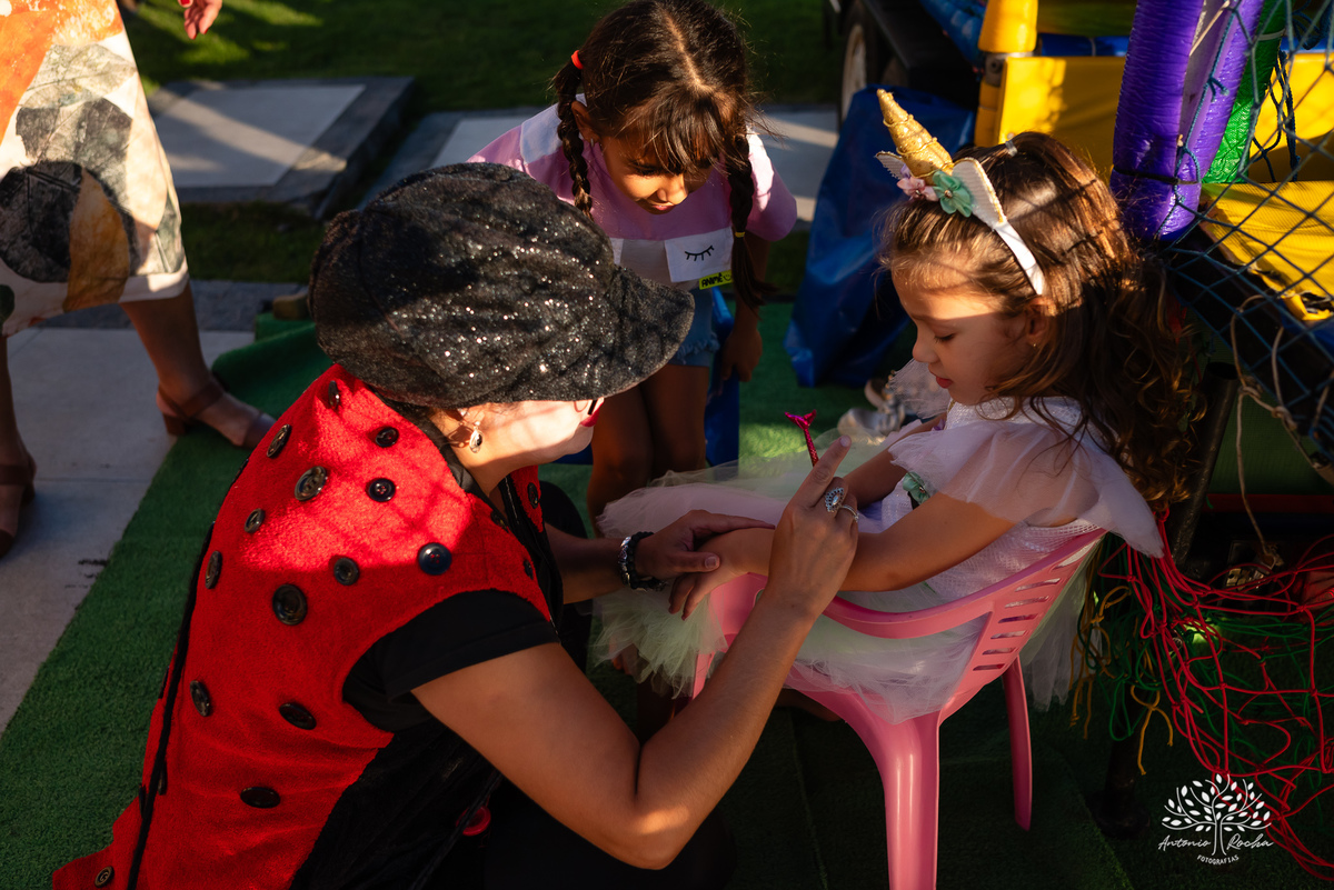 Beatriz - 4 anos - segundo dia - comemoração - casa - escola - amigos - decoração - unicórnio - balão surpresa - animação - Joaninha - - Luana - Antoniony – Aurora – Alphaville – Antonio Rocha Fotografias - Pelotas