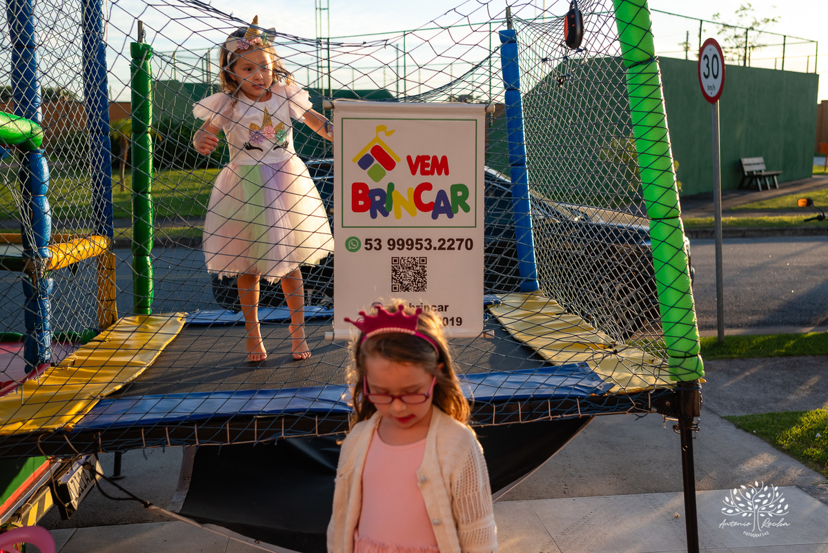 Beatriz - 4 anos - segundo dia - comemoração - casa - escola - amigos - decoração - unicórnio - balão surpresa - animação - Joaninha - - Luana - Antoniony – Aurora – Alphaville – Antonio Rocha Fotografias - Pelotas
