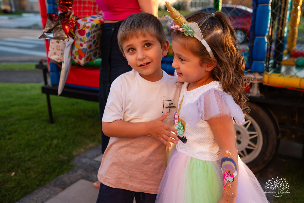 Beatriz - 4 anos - segundo dia - comemoração - casa - escola - amigos - decoração - unicórnio - balão surpresa - animação - Joaninha - - Luana - Antoniony – Aurora – Alphaville – Antonio Rocha Fotografias - Pelotas