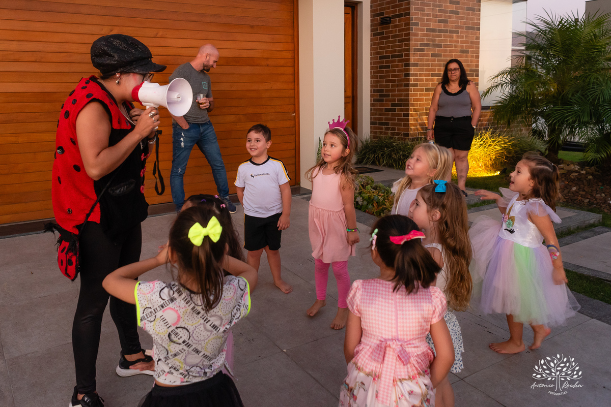 Beatriz - 4 anos - segundo dia - comemoração - casa - escola - amigos - decoração - unicórnio - balão surpresa - animação - Joaninha - - Luana - Antoniony – Aurora – Alphaville – Antonio Rocha Fotografias - Pelotas
