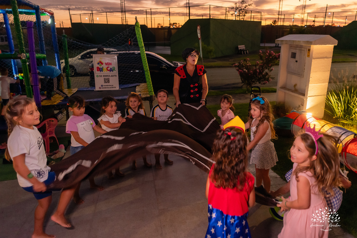 Beatriz - 4 anos - segundo dia - comemoração - casa - escola - amigos - decoração - unicórnio - balão surpresa - animação - Joaninha - - Luana - Antoniony – Aurora – Alphaville – Antonio Rocha Fotografias - Pelotas