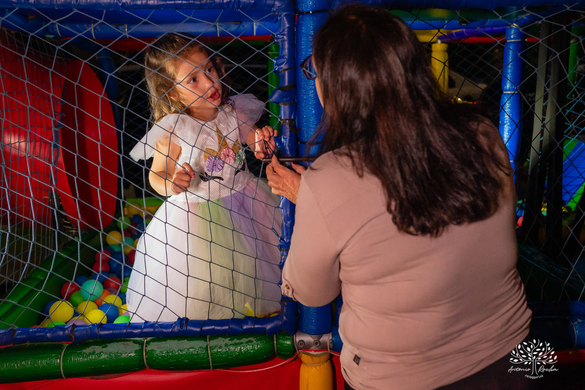 Beatriz - 4 anos - segundo dia - comemoração - casa - escola - amigos - decoração - unicórnio - balão surpresa - animação - Joaninha - - Luana - Antoniony – Aurora – Alphaville – Antonio Rocha Fotografias - Pelotas