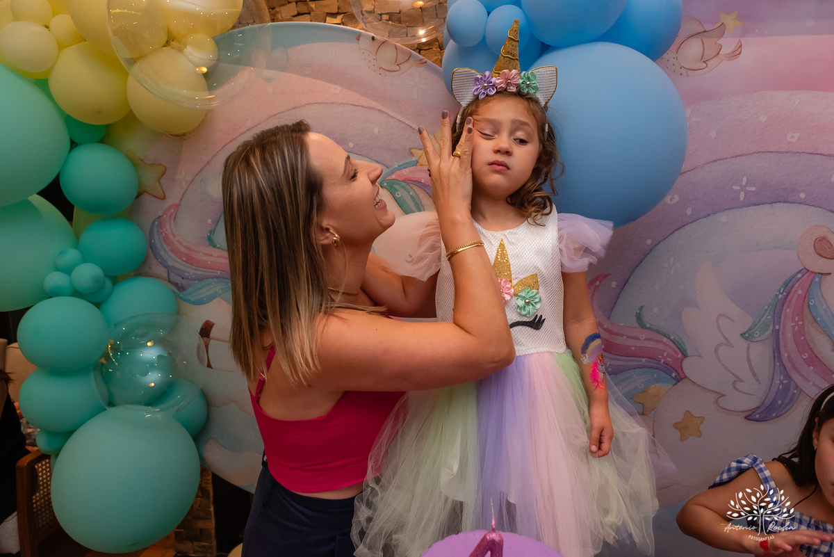 Beatriz - 4 anos - segundo dia - comemoração - casa - escola - amigos - decoração - unicórnio - balão surpresa - animação - Joaninha - - Luana - Antoniony – Aurora – Alphaville – Antonio Rocha Fotografias - Pelotas