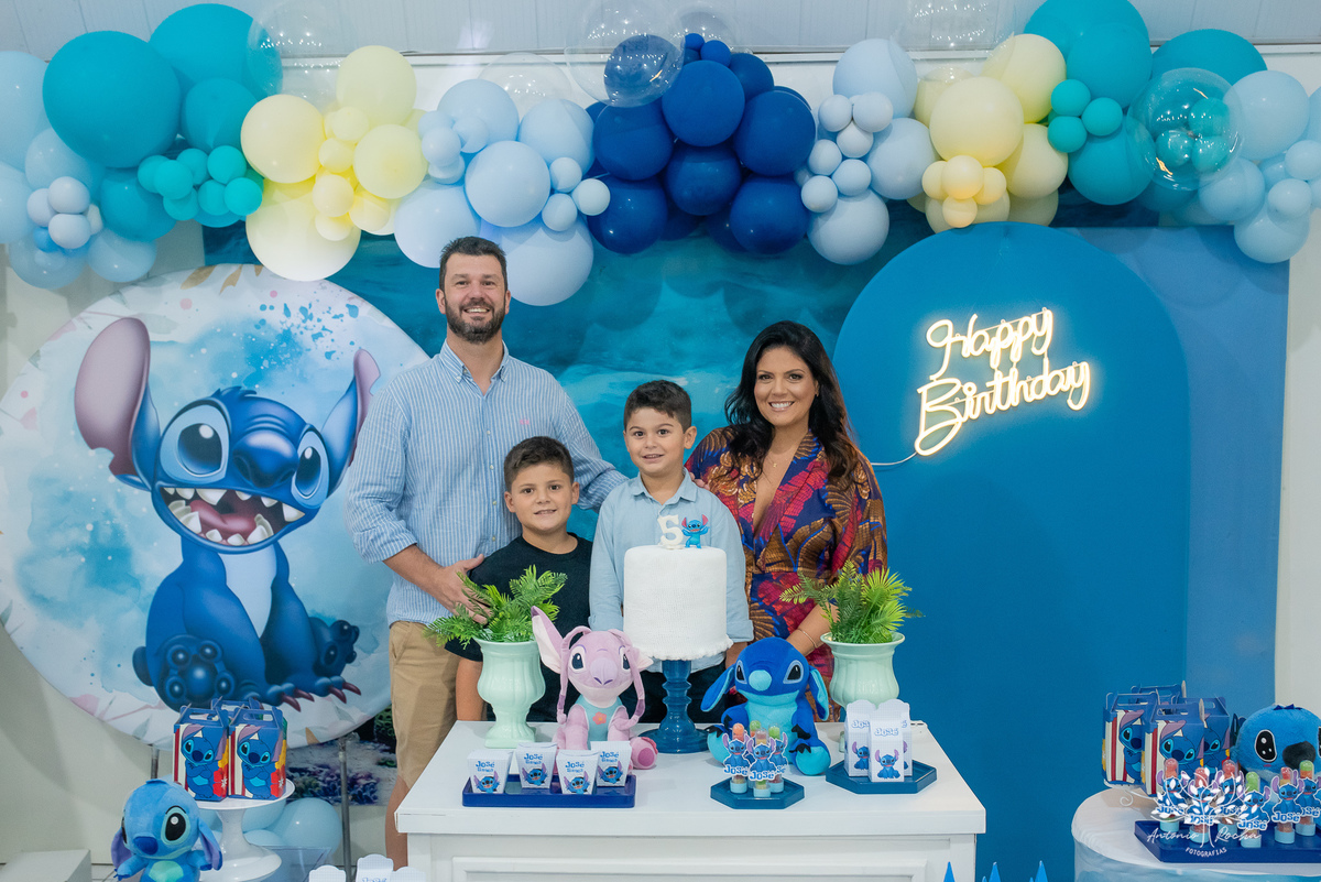 Cinco anos - José (Zeco) - Alegria - Família unida - Amor - Afinidade - Aniversário - Stisch - Afeto - Irmão João - Memórias - Amizade –Sorrisos - Aventuras - Confiança - Gratidão – Patrícia - Simch – Roberto – Antonio Rocha Fotografias - Pelotas